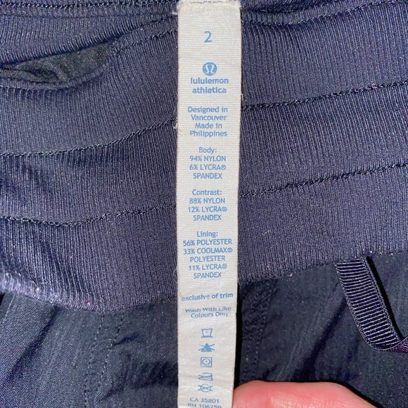 Black studio crops - Picture 3 of 4